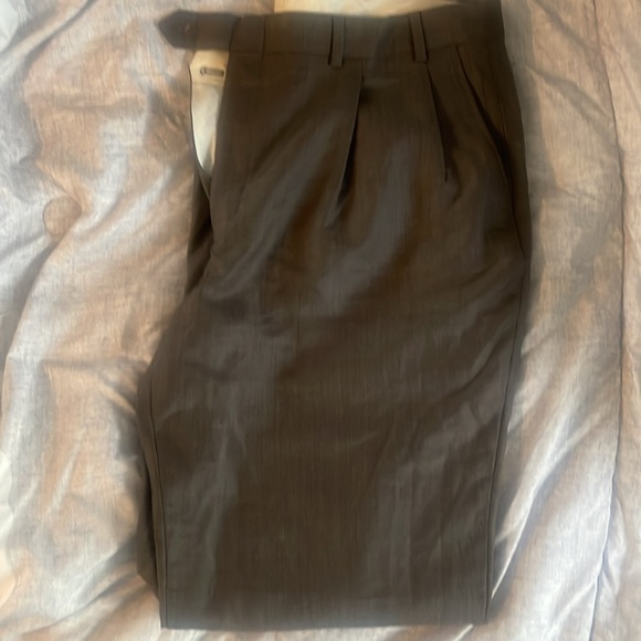 Mens 48R Stafford grey suit jacket with matching dress pants. - Picture 8 of 10